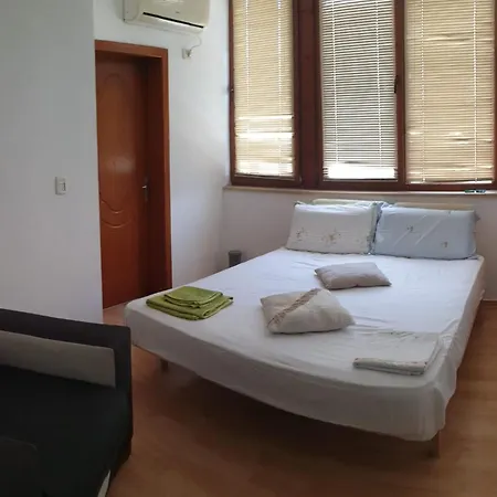 Linda Guesthouse-1 Tirana