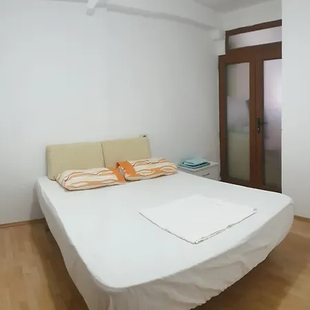 Linda Guesthouse-1 * Τίρανα